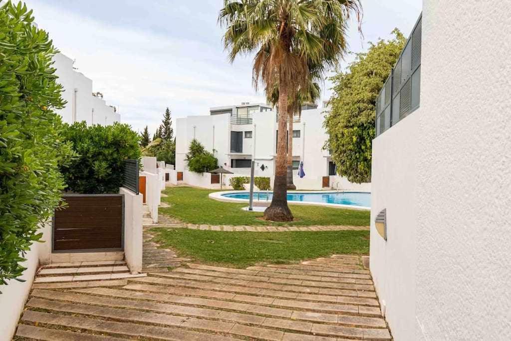Apartamento Moderno Tranquilo Con Piscina Y Jardin دينايا المظهر الخارجي الصورة
