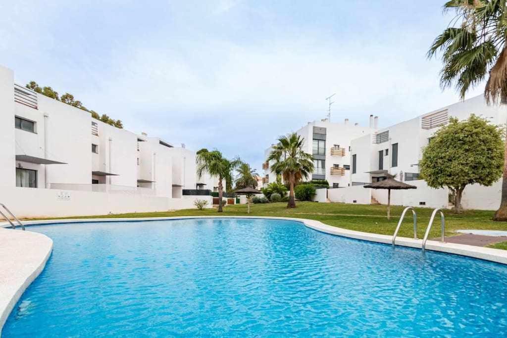 Apartamento Moderno Tranquilo Con Piscina Y Jardin دينايا المظهر الخارجي الصورة