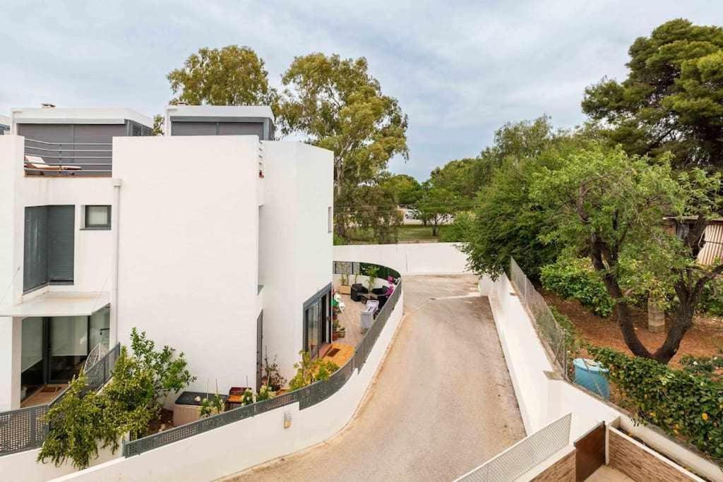 Apartamento Moderno Tranquilo Con Piscina Y Jardin دينايا المظهر الخارجي الصورة